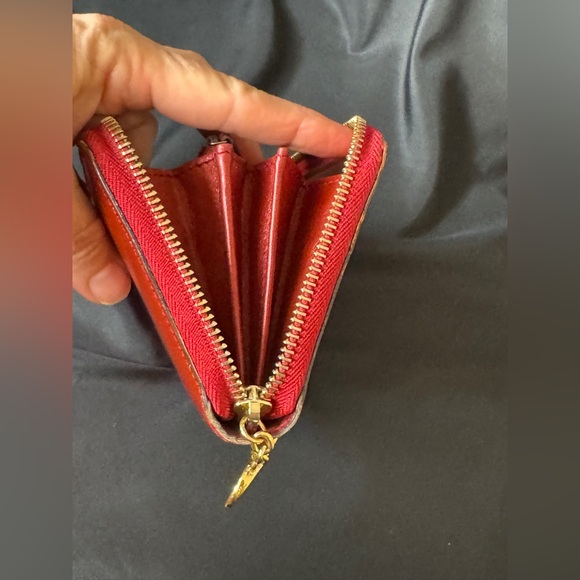 Gucci Red Leather Zippy with Gold Heart Charm Wallet - Picture 10 of 14